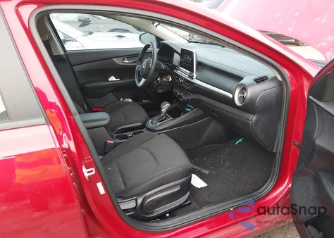 2021 Kia Forte Lxs z USA, uszkodzony, nr VIN 3KPF24AD0ME404751